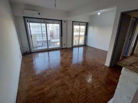 VENTA depto 4 ambientes frente balcon lavadero