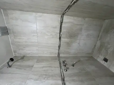 Depto. 2 ambientes en edificio, a 3 cuadras de estación Caseros.