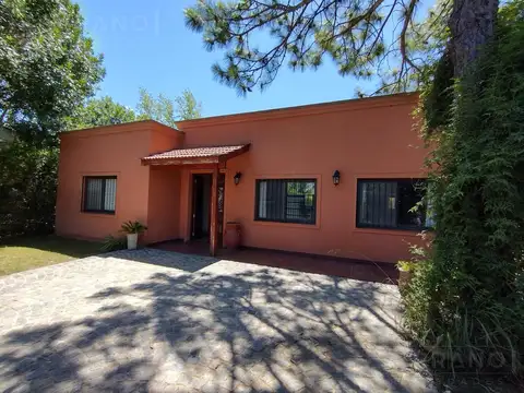Venta. Casa 4 Ambientes. Con Parrilla Y Pileta. Barrio Parque Sakura