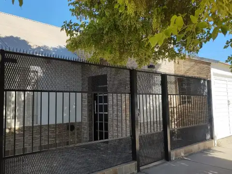 Casa en VENTA sobre Naciones unidas - 3 dorm - Cipolletti