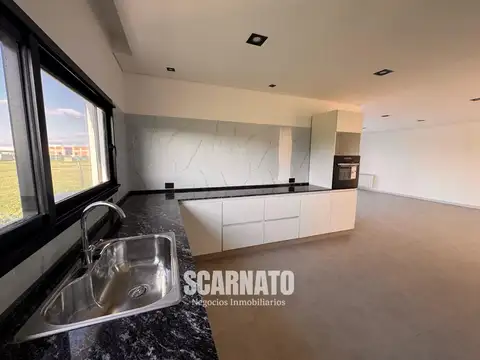 Casa 4 ambientes con 3 baños