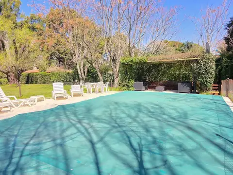 Casa en Venta con 3 cocheras