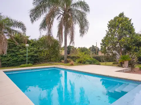 VENTA/PERMUTA - Casa de 3 dormitorios con cochera, piscina y quincho. Cotos de Alameda-Roldán.