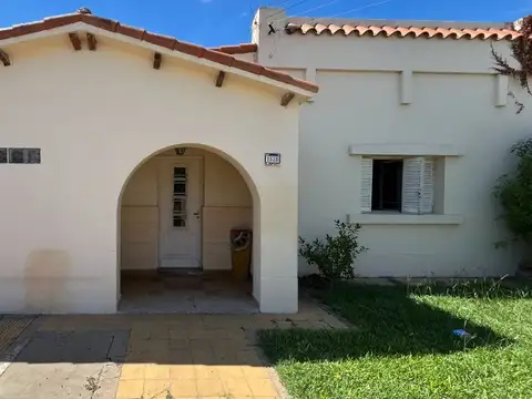 Casa 7 ambientes con 2 baños