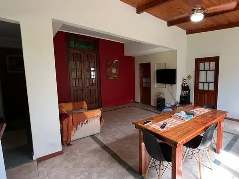 CASA CENTRICA CON 1.000M2 DE TERRENO EN CORONDA!