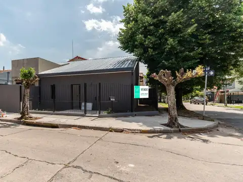 Excelente casa en venta a estrenar con cochera, jardín y piscina en Martínez.