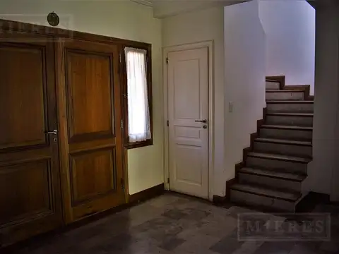 Casa 10 ambientes con 5 baños