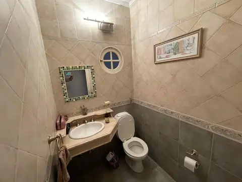 Casa 5 ambientes con 4 baños