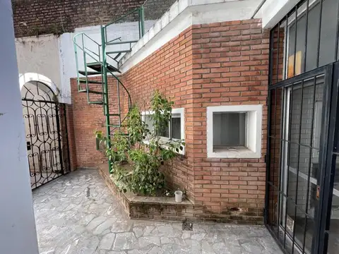 Depto Tipo Casa en Venta 64 años