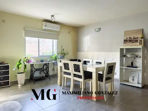 Casa en Venta con 2 cocheras