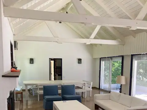 Importante casa en 11 has sobre Rio Paraná Escobar