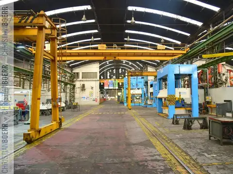 MARQUEZ Y R8 - 6.600M CUB INDUSTRIALES CON PUENTE GRUA.