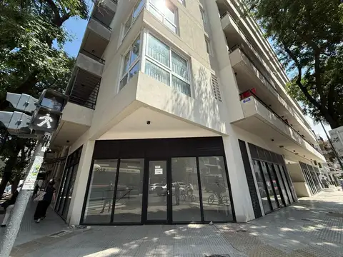 Excelente local en esquina - Recoleta - 92 m2