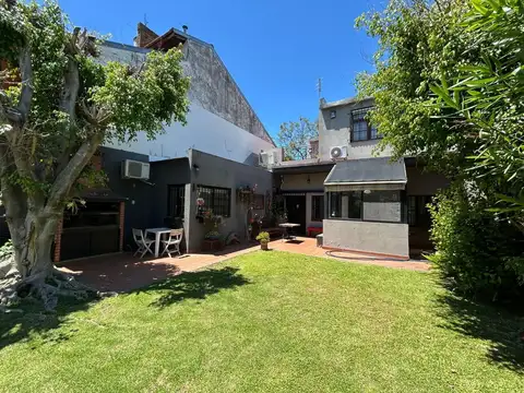 *OLIVOS* HERMOSA CASA EN VENTA 5 AMBIENTESCON GRAN JARDÍN 