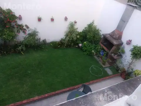 Venta de casa en Nuñez de 3 ambientes y dependencia con jardin con parrilla y cochera
