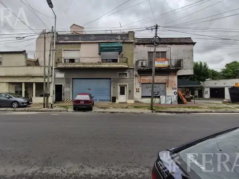 Venta departamento con local en Sarandí