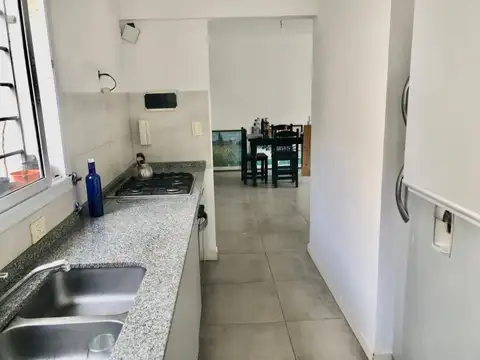 Alquiler 2 Amb. en Suite c/ Cochera y Toilette – Bajas Expensas – San Isidro.