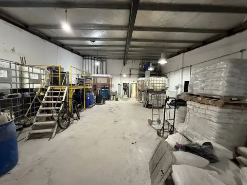 Venta Galpón + Local Luis Guillón Esteban Echeverria 300 m2 Cubiertos Oportunidad