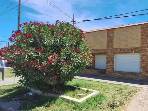 Casa en venta - 3 Dormitorios 2 Baños - General Cerri