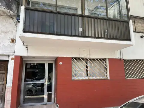 3 AMBIENTES LUMINOSO C/BALCÓN CORRIDO X ESCALERA