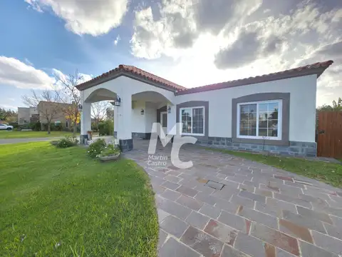 Casa 4 ambientes con 3 baños