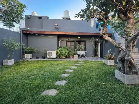 CASA PARA DOS FAMILIAS EN BERNAL OESTE