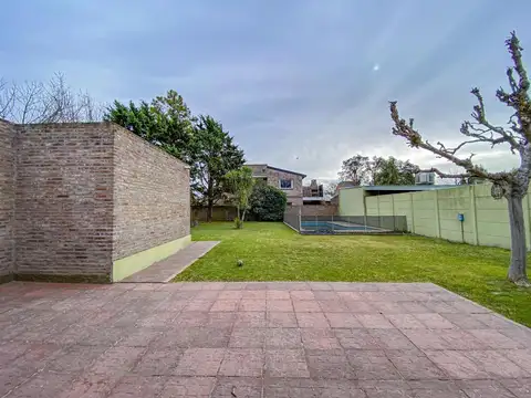 Casa 6 ambientes con 2 baños