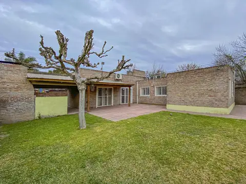 Casa en Venta con 2 cocheras