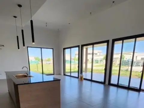 Casa 4 ambientes con 3 baños