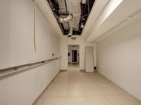 Excelente Edificio Corporativo de Local mas Oficinas con grán Boveda en el subsuelo