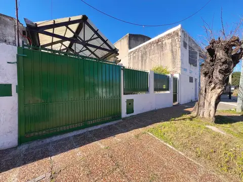 VENTA CASA 3AMB.QUINCHO COCHERA FONDO LIBRE 350M2.