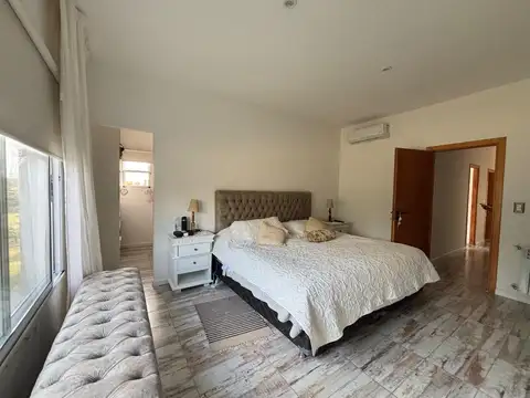 Casa en Alquiler con 5 cocheras