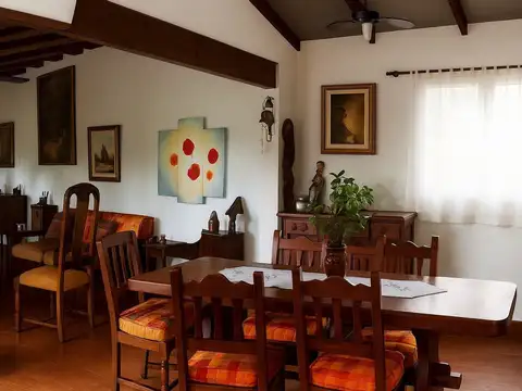 Casa en Venta con 2 cocheras