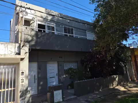 CASA EN VENTA 2 DORMITORIOS PLANTA ALTA