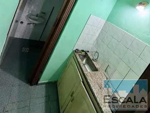 CASA INTERNA CON DOS LOCALES EN VENTA
