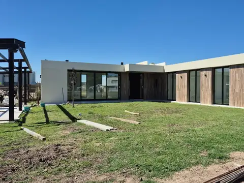 Casa a Estrenar en La alameda a la LAGUNA canning