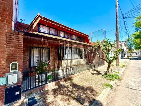 CASA 3 AMBIENTES COCHERA PATIO TERRAZA PILETA