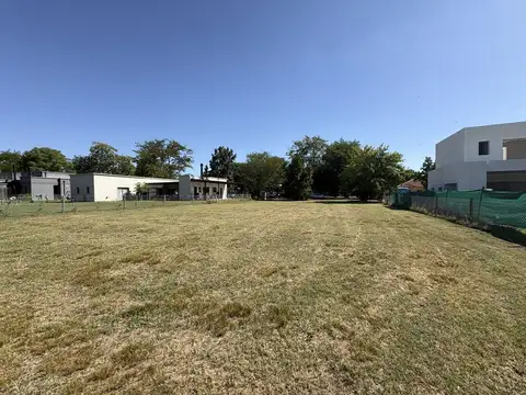 Lote/Terreno 1005m2 en Venta en Los Alcanfores - Pilar KM 56
