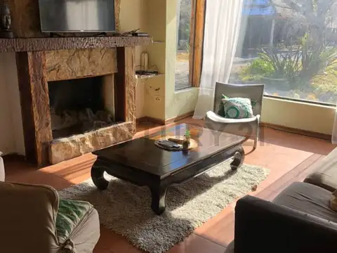 Casa en Venta con 4 cocheras