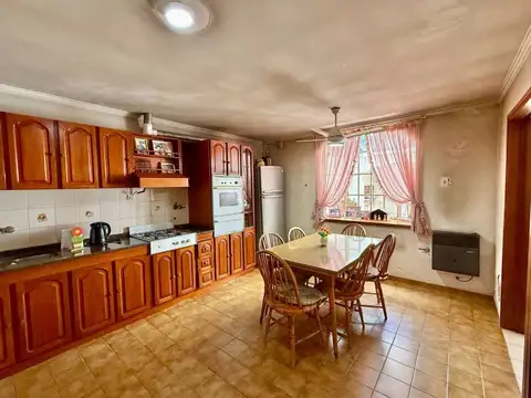 Casa 6 ambientes con 3 baños