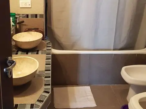 Casa en Alquiler con 1 cochera