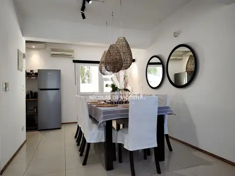 Casa 4 ambientes con 2 baños