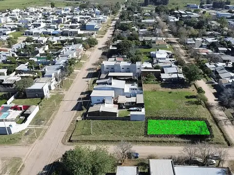 Se VENDE lote en barrio Las Flores Rqta.