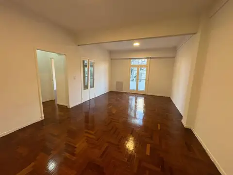 Semipiso 3 Ambientes - Al Frente - Balcón - Reciclado - Muy Luminoso