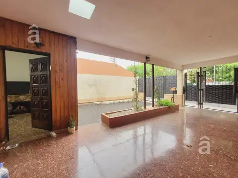 Casa 5 ambientes con 2 baños