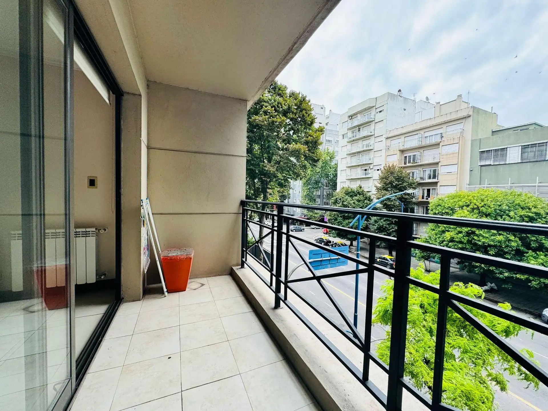 Departamento en alquiler en Av. Colon 3000 de tres ambientes con cochera