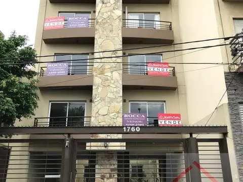 DepartamentoExcelente departamento al frente de 2 ambientes con ascensor, balcón, terraza en comun