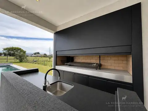Casa en Alquiler con 2 cocheras