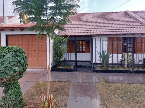 Casa en rodeo del medio Calle Pedro Molina