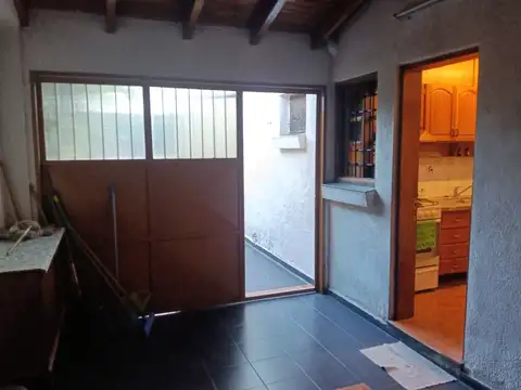 Casa 7 ambientes con 1 baño